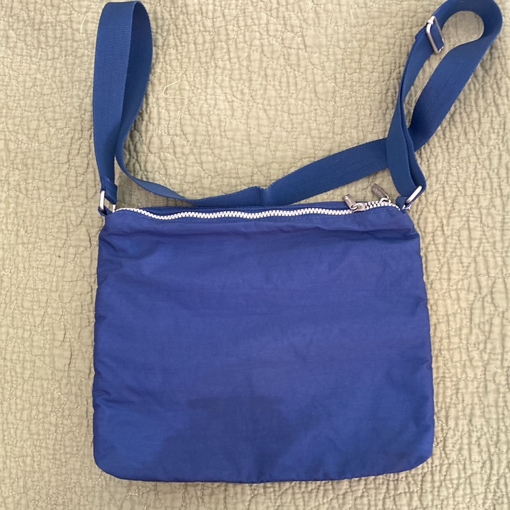Baggallini 4 zipper crossbody purse - Picture 3 of 5